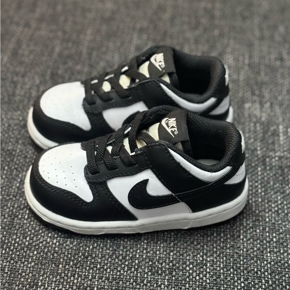 Nike dunks low sz 7c